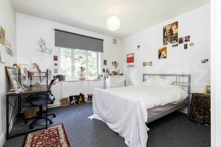 			3 Bedroom, 2 bath, 1 reception Apartment			 Dukes Avenue, Chiswick